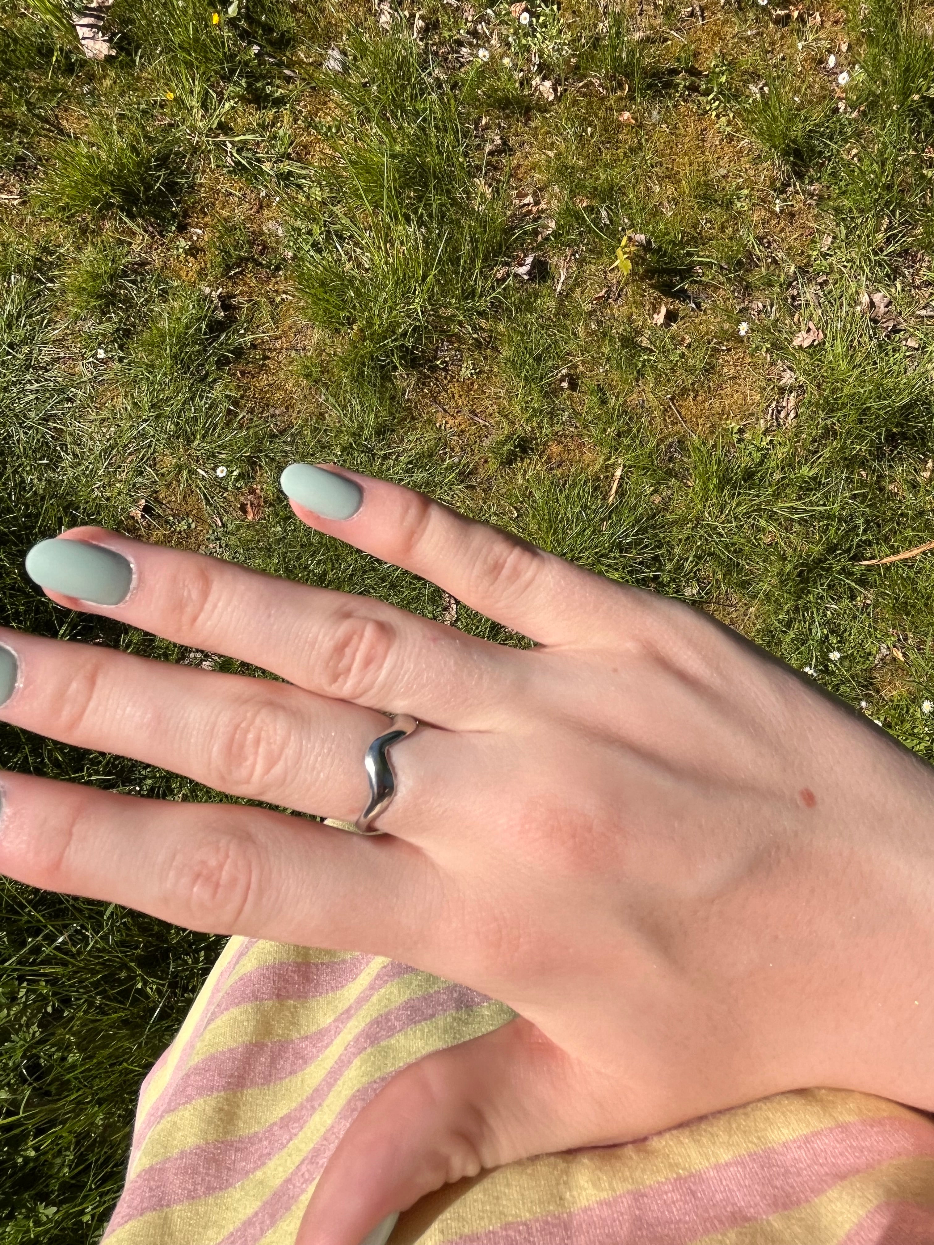 Ring golvend zilver