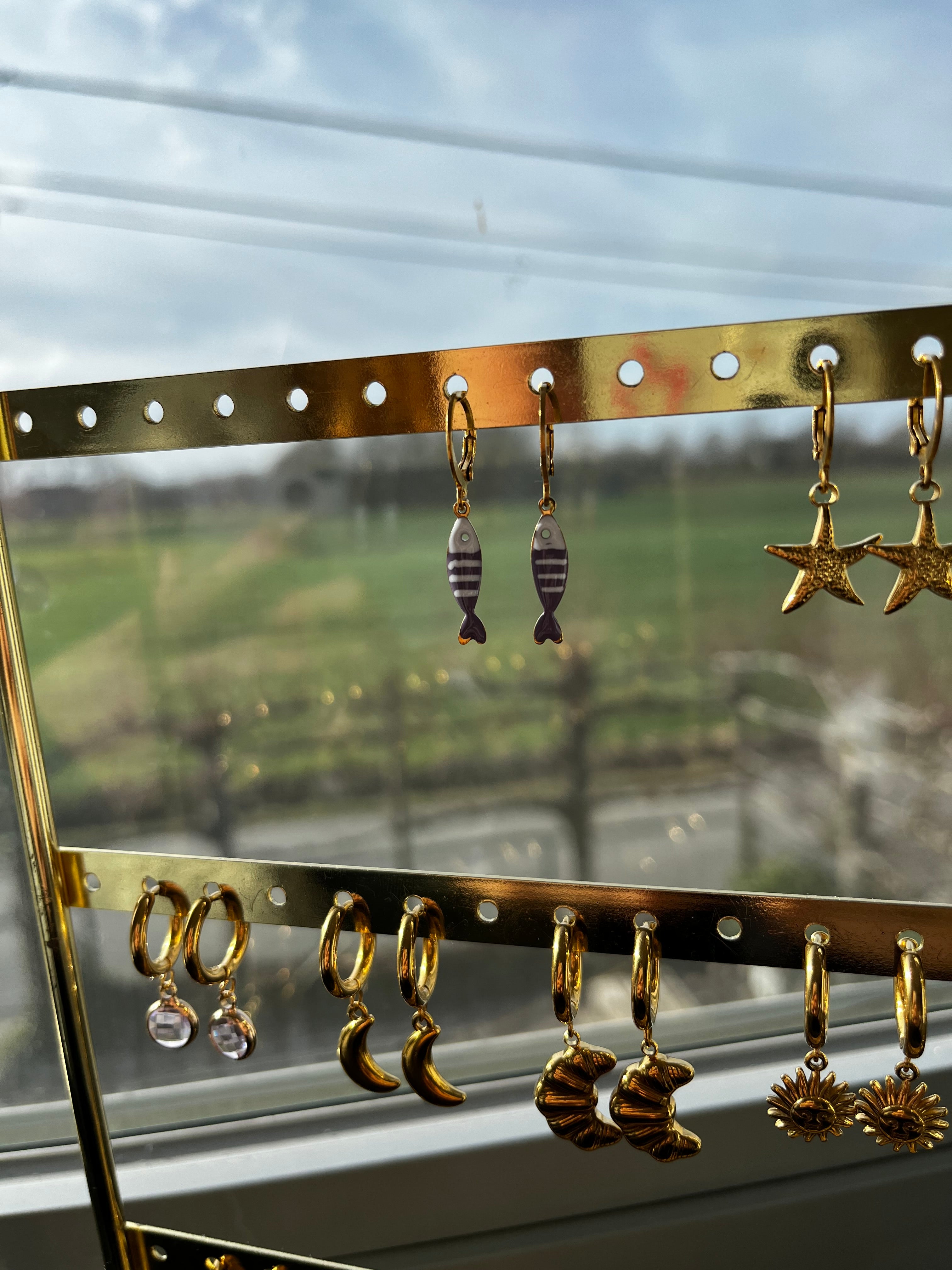 oorbel lila vis goud