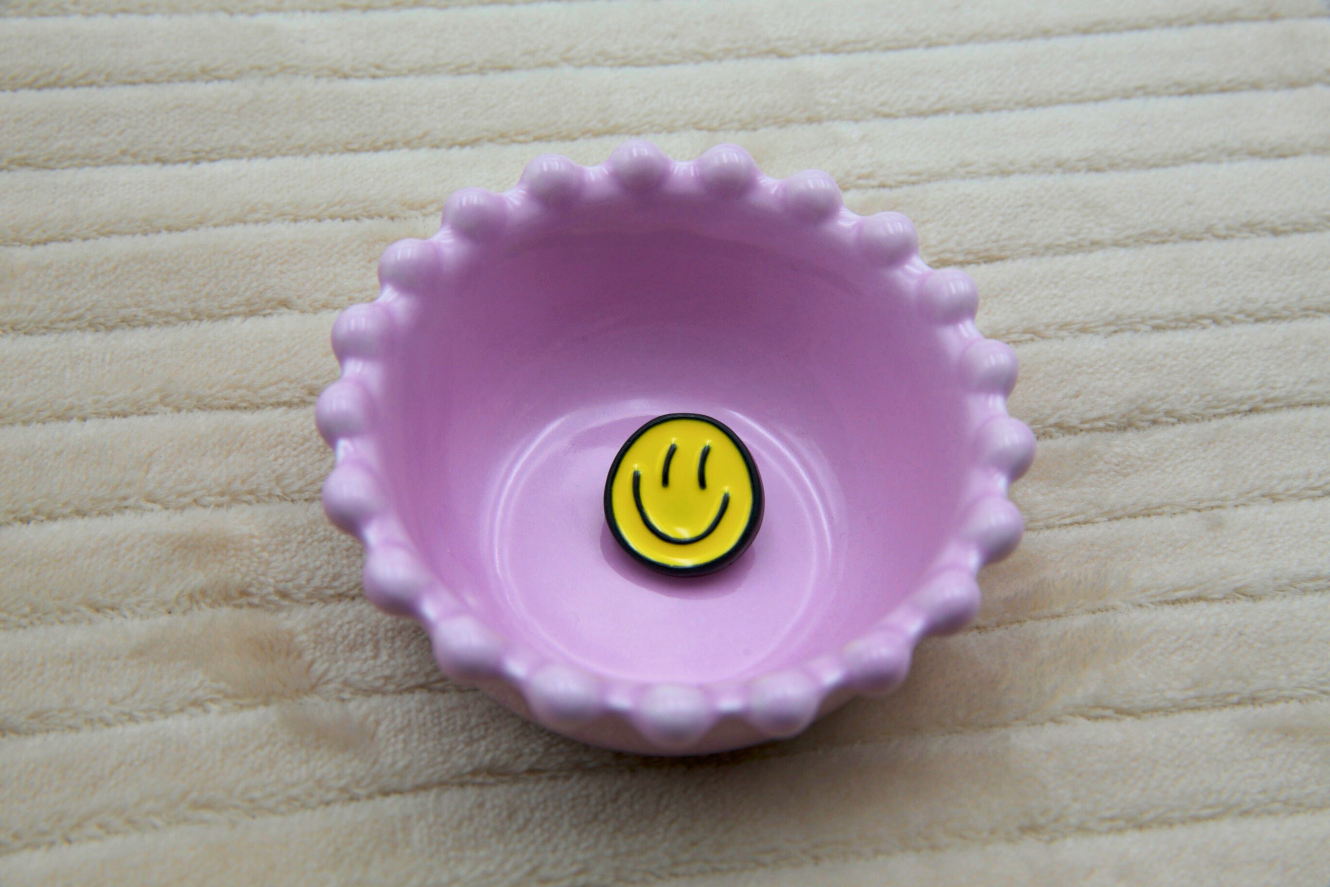button smile zwart,geel