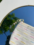 beige toilettas met zeester sleutelhanger