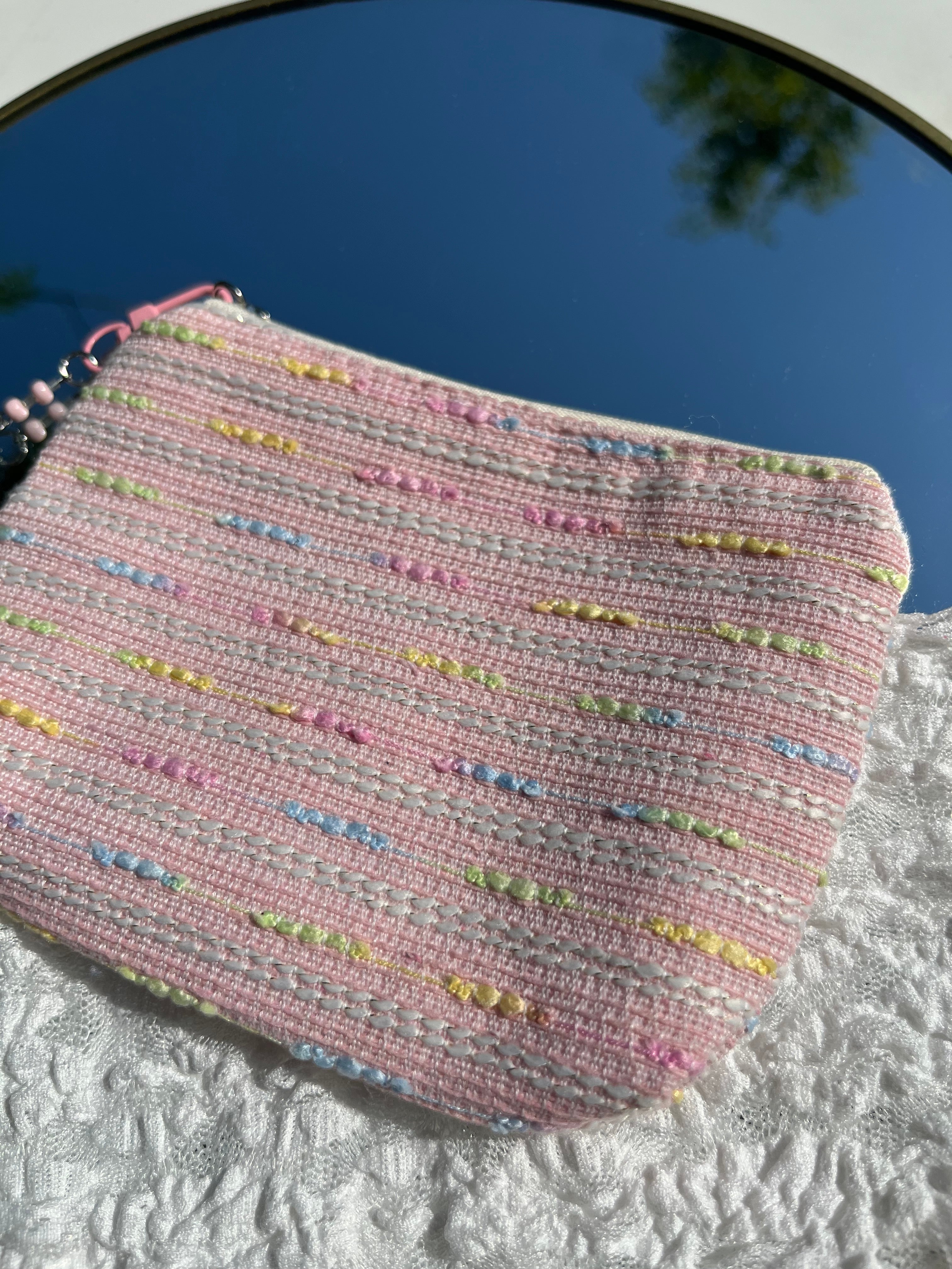 roze toilettas met zeepaard sleutelhanger
