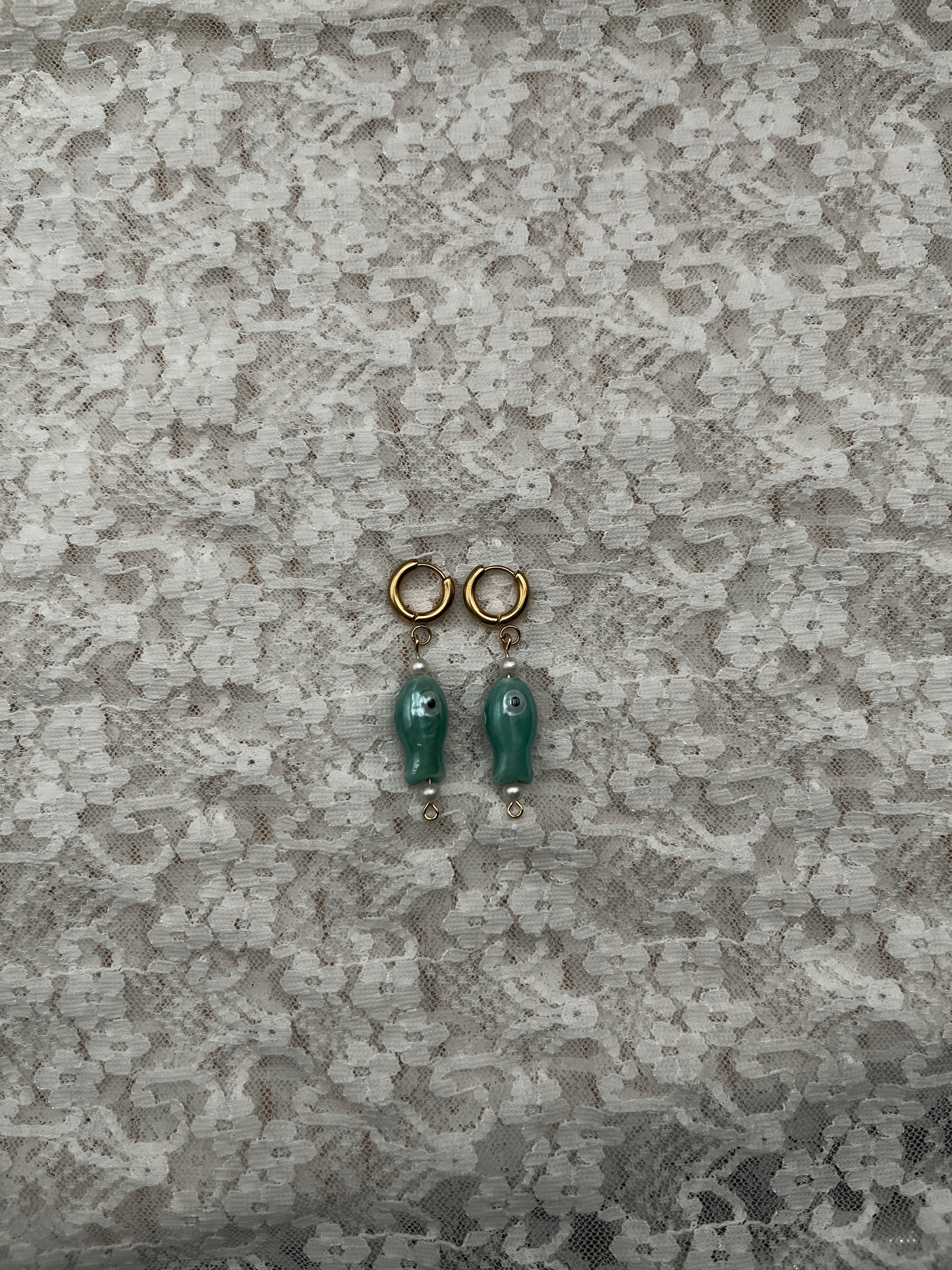 oorbel vis appelblauwzeegroen goud