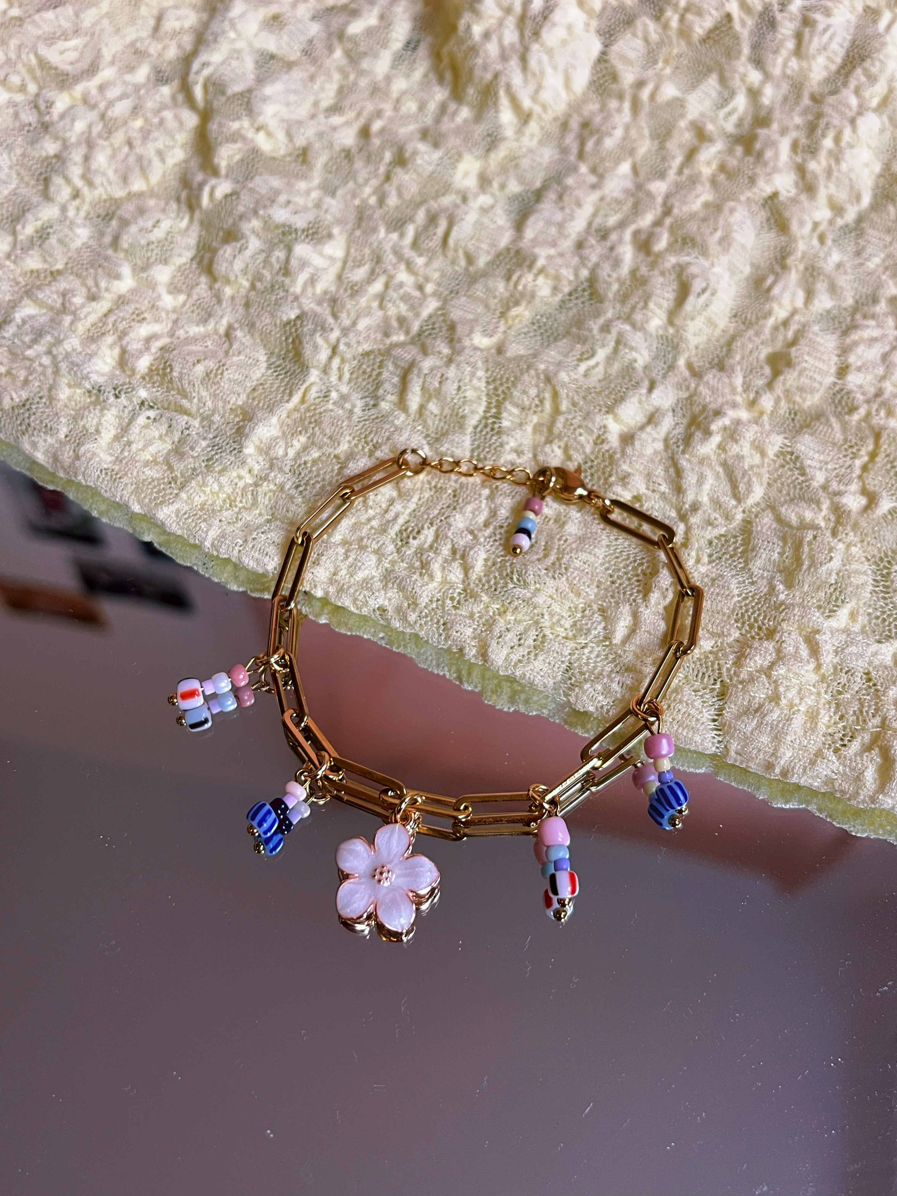 Charm armband pastel flower