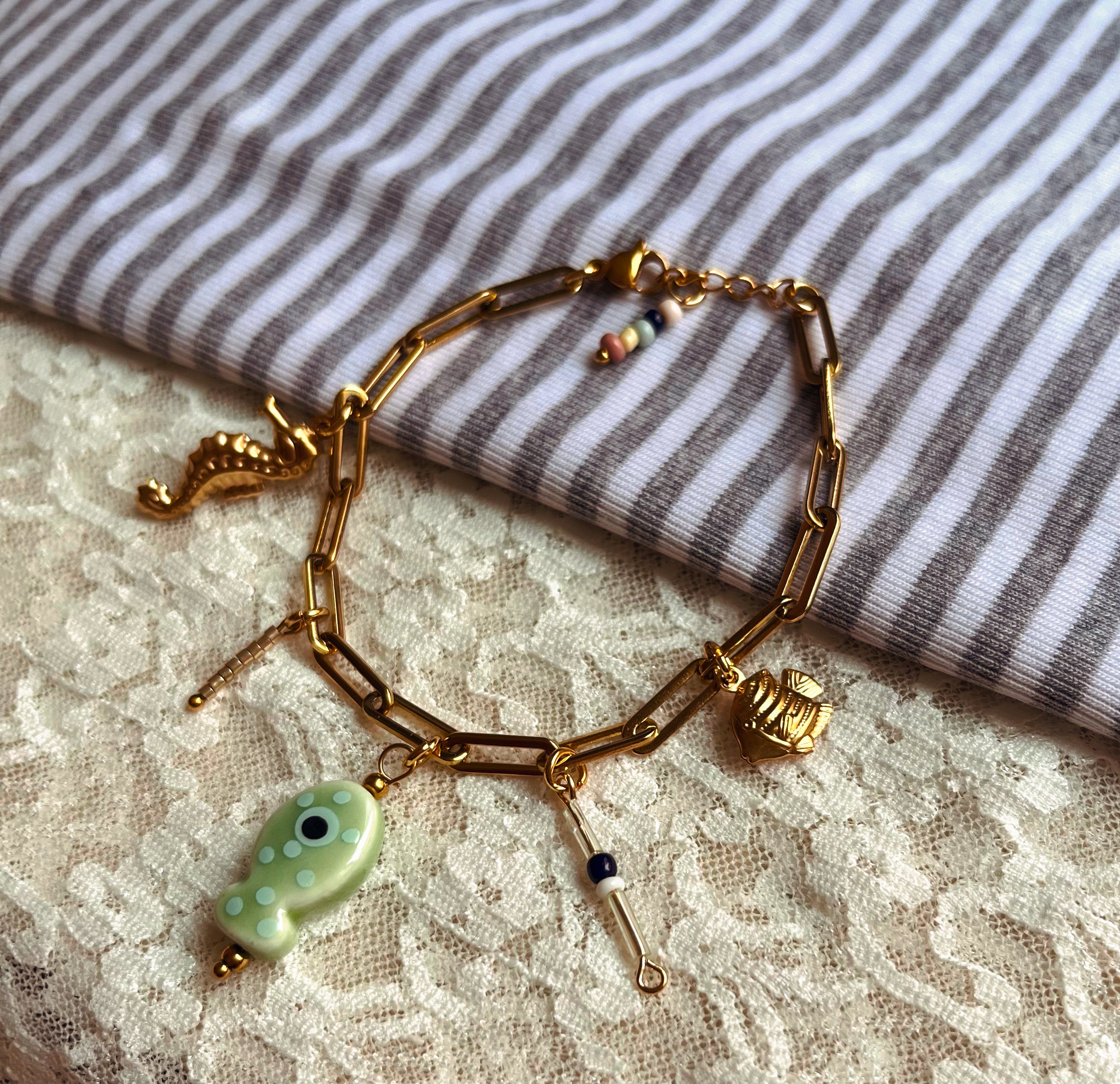Charm armband sea life