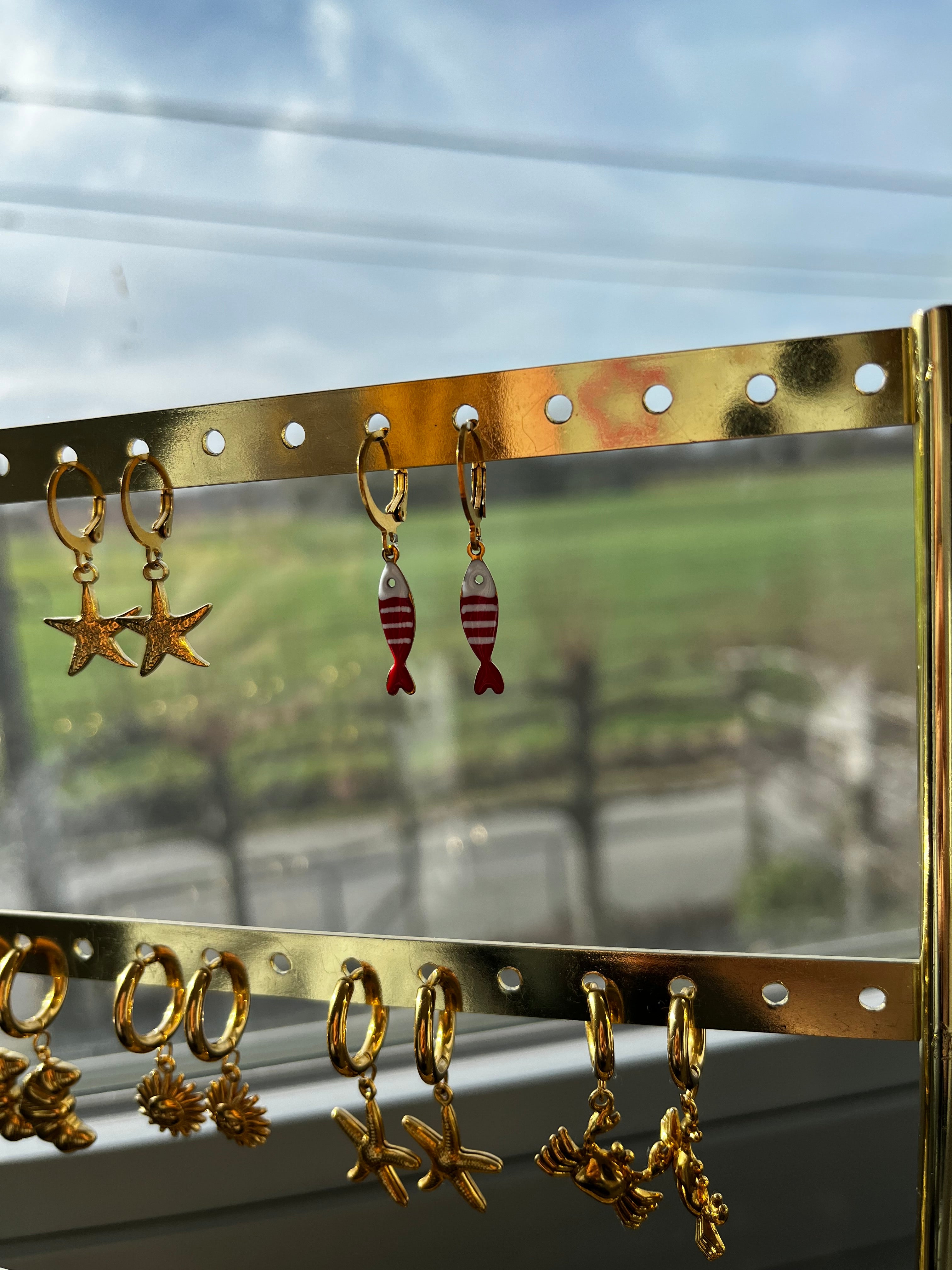 oorbel rood vis goud