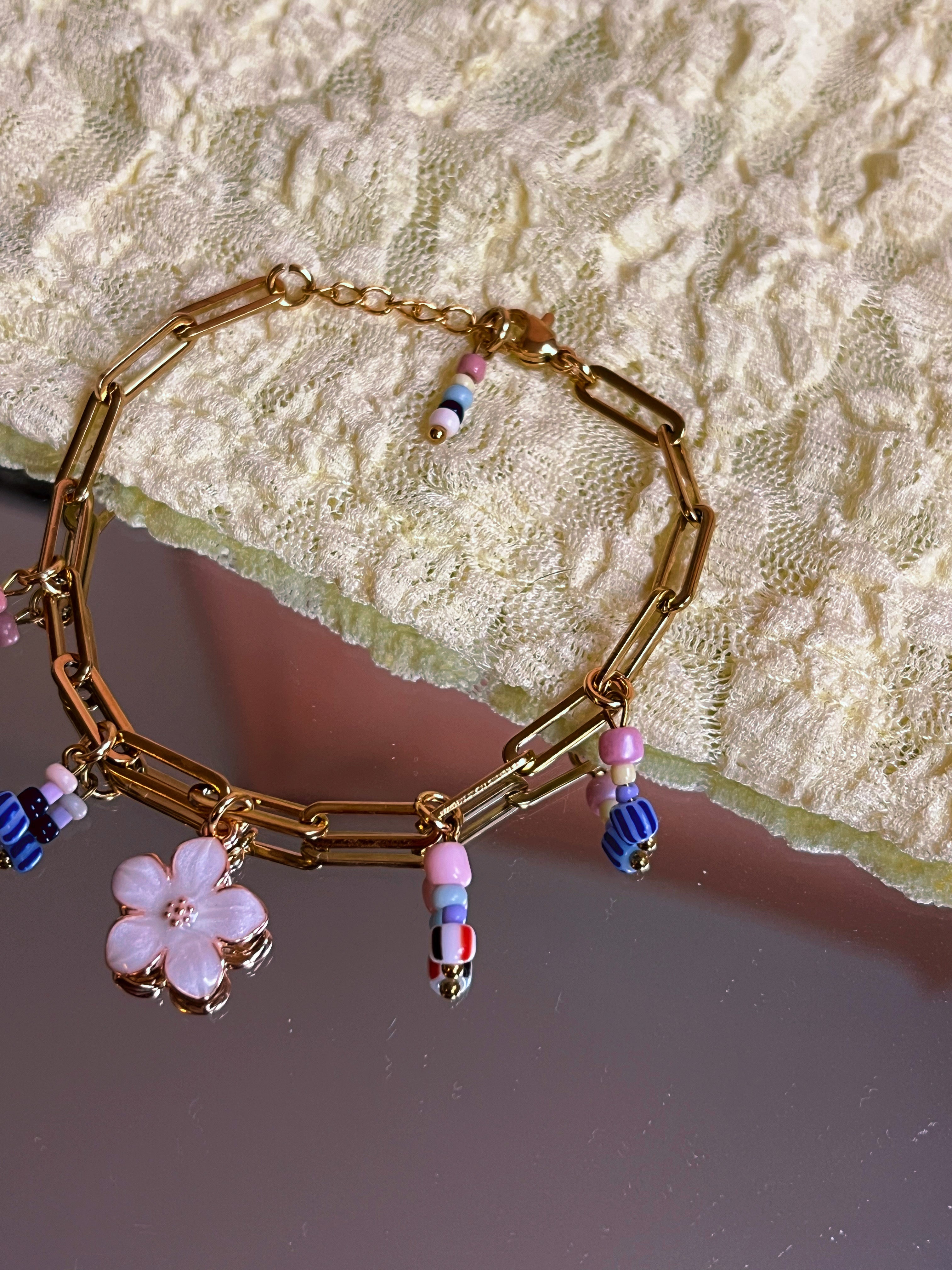 Charm armband pastel flower