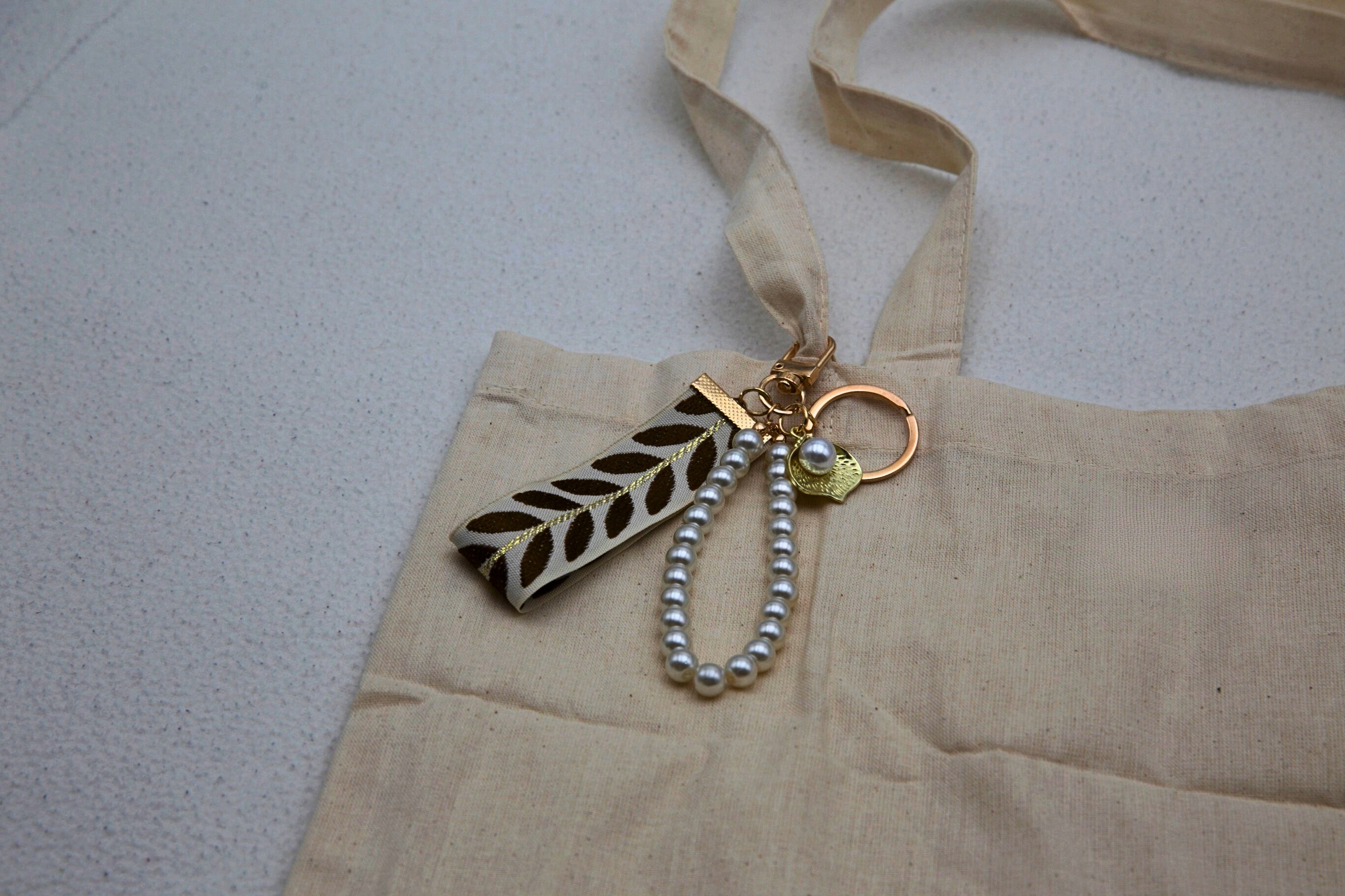 sleutelhanger blad bruin