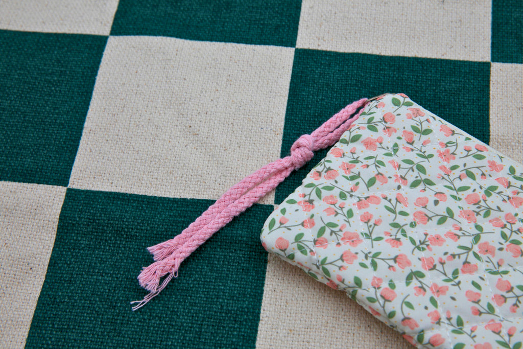 mini toilettasje met roze bloemtjes