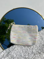 beige toilettas met zeester sleutelhanger