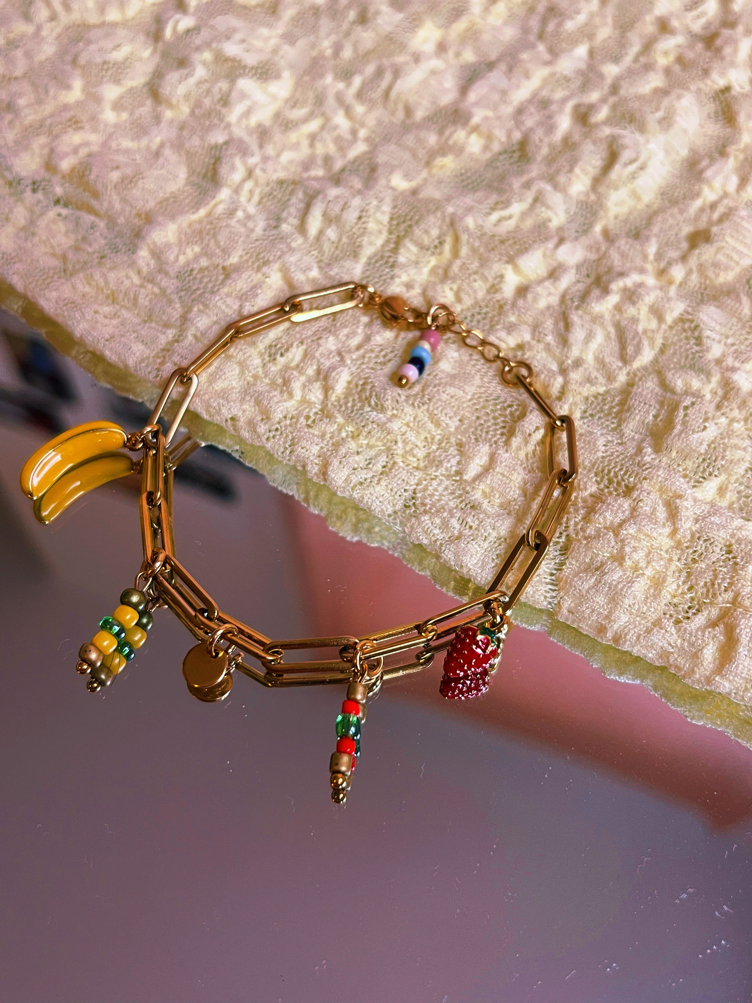 Charm armband banana pop