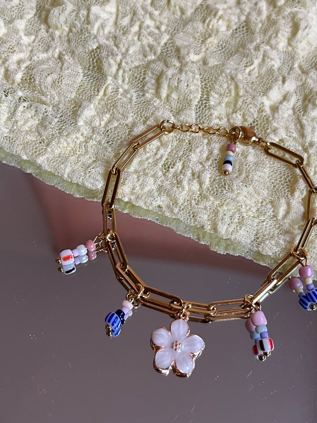 Charm armband pastel flower