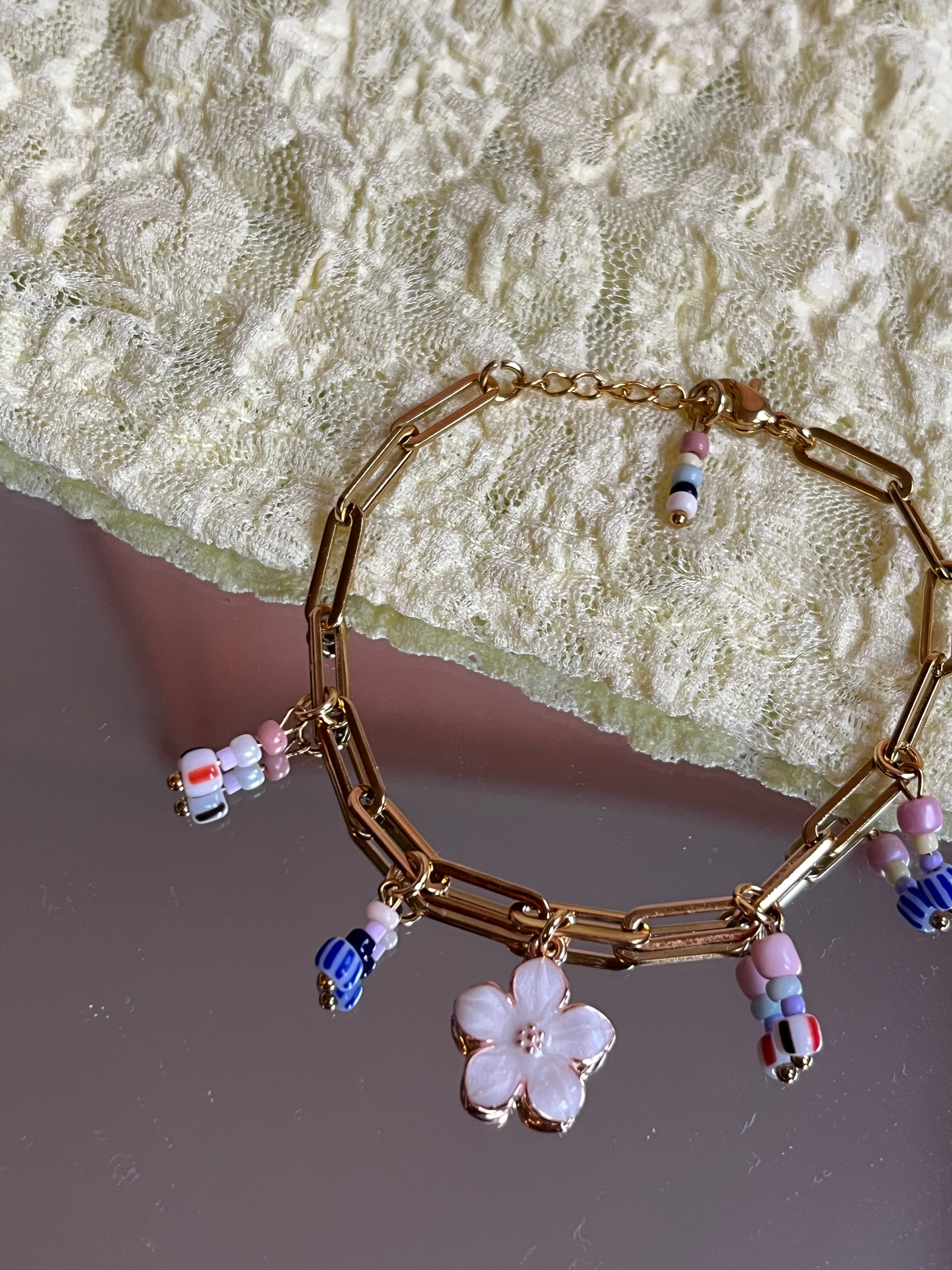 Charm armband pastel flower