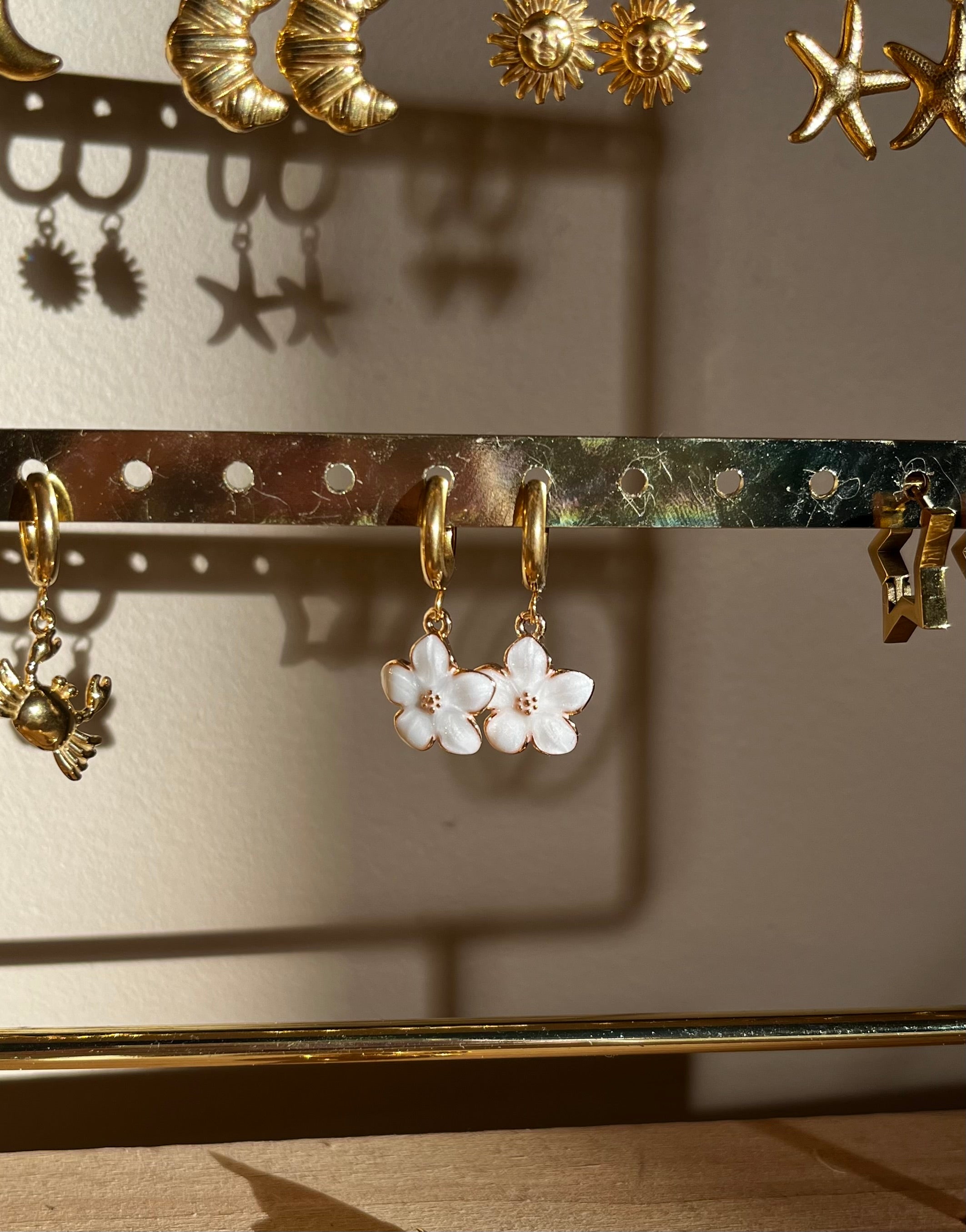 oorbel bloem wit goud