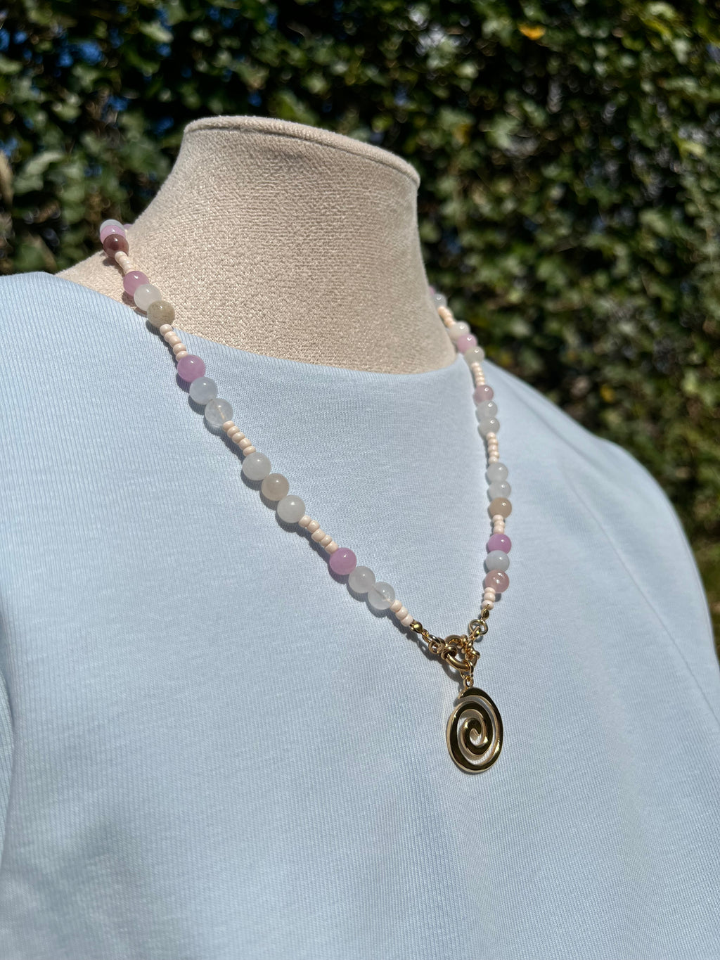 ketting natuursteen pearls and spiral