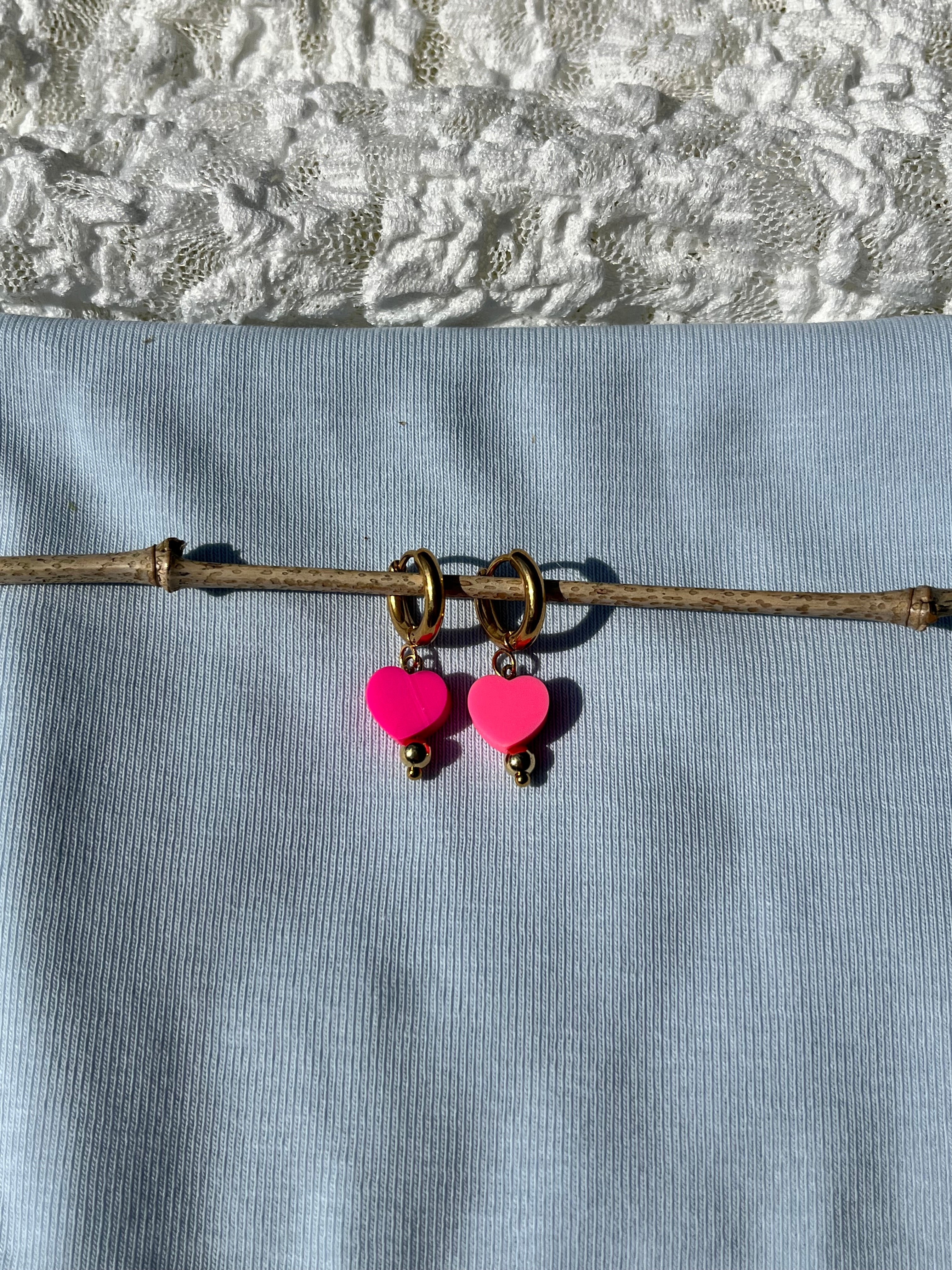oorbel neon hearts goud