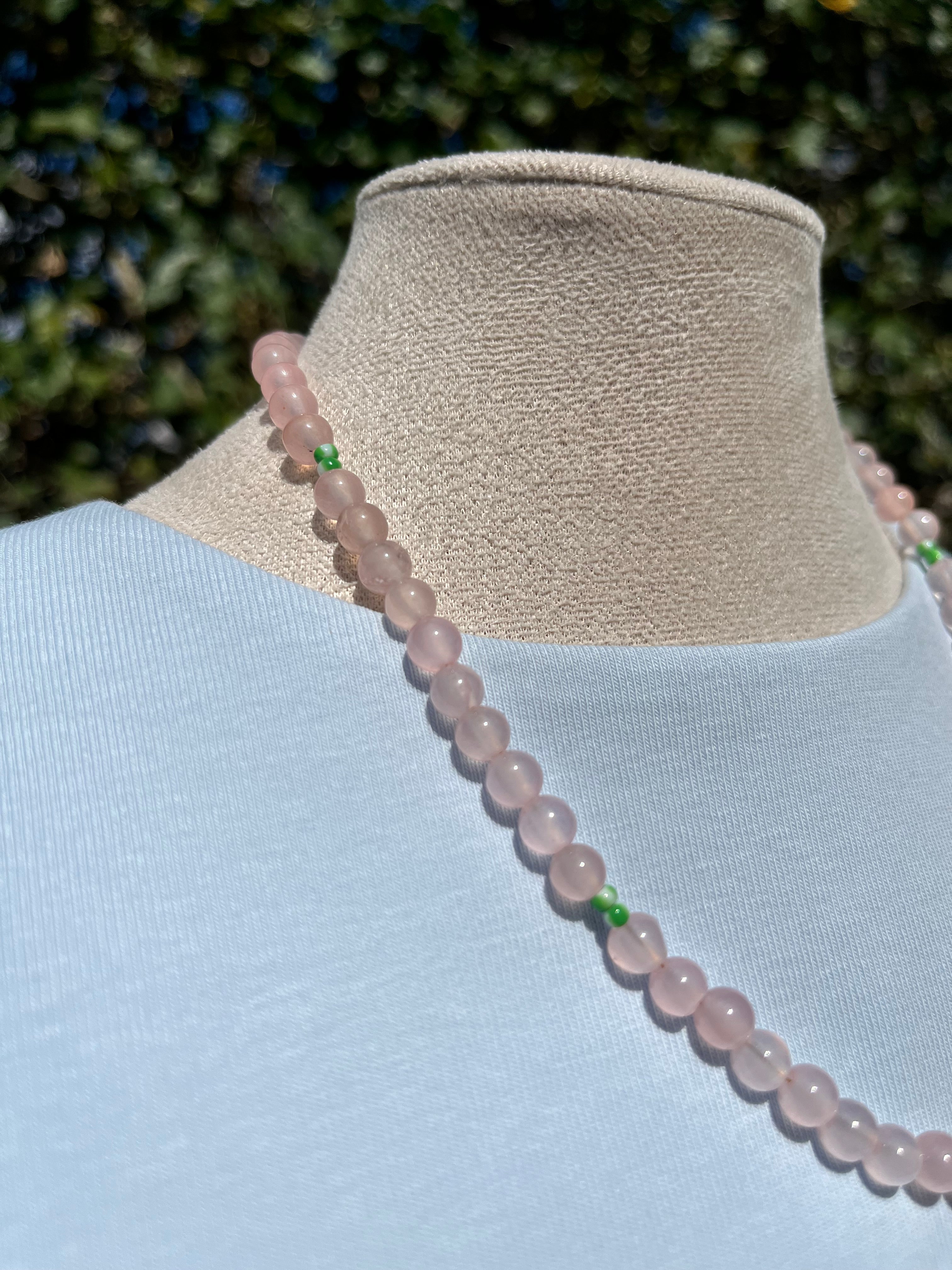 ketting natuursteen pinky white flower