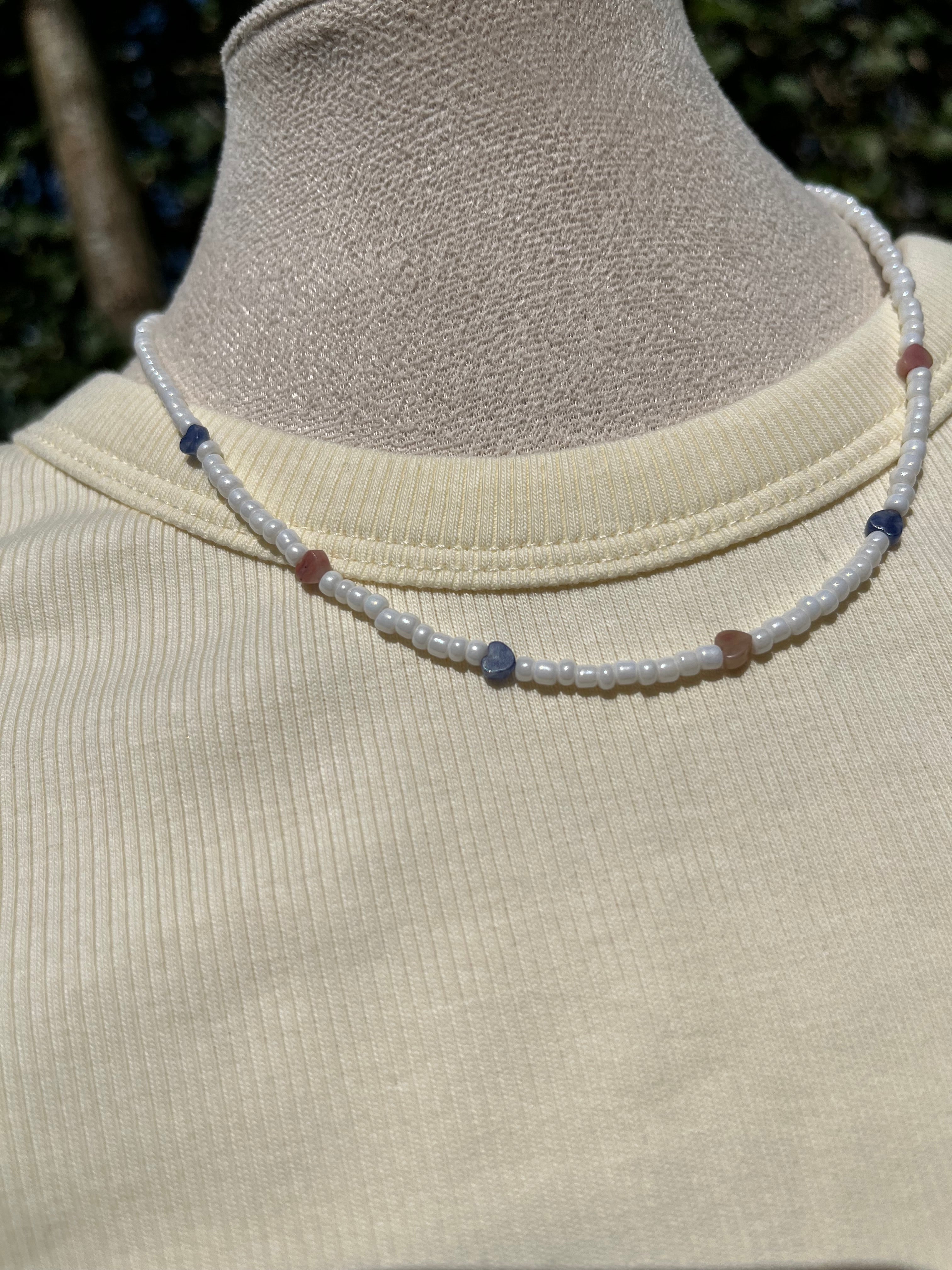 ketting white pearl hearts
