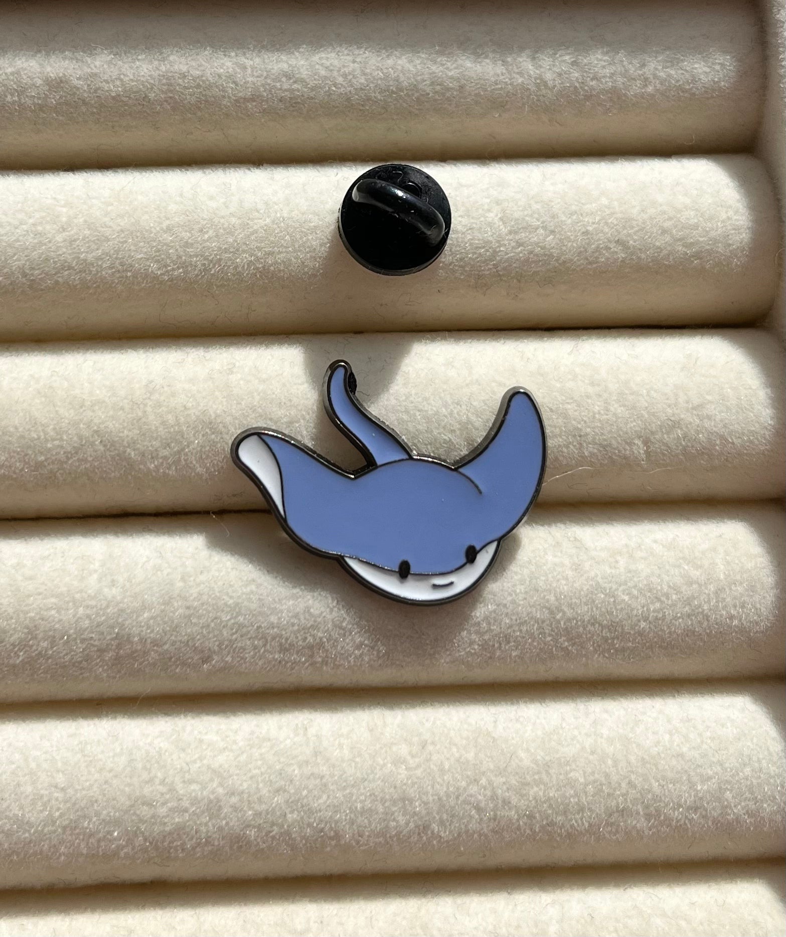 Pin rog